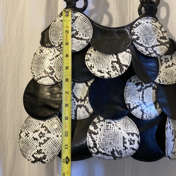VTG Bueno Faux Snakeskin Black & White Shoulder Bag Layered Disc Bead Purse Glam - Picture 9 of 9